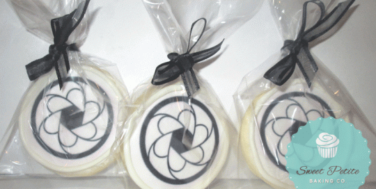 magna vita photography cookies, bni cookies, black and white cookies, flower cookies, goodie bags, camera lens cookies